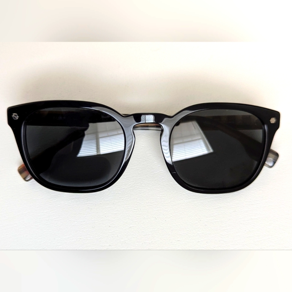 Burberry Ellis Sunglasses Black Grey Polarized Lens